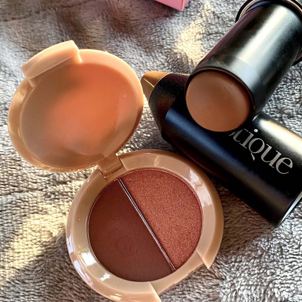 IBY EYESHADOW DUO/TRESTIQUE CHEEK STICK
